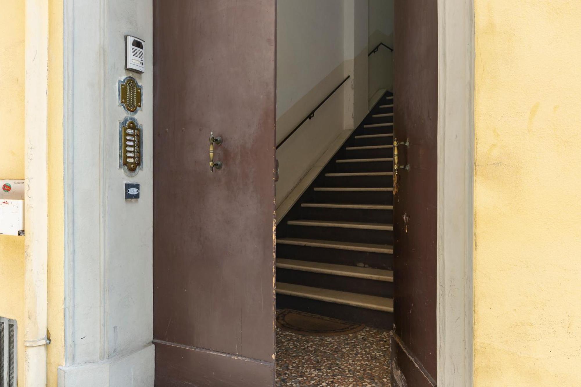 Apartment Amos - 5 Minutes From Piazza Maggiore Болоня Екстериор снимка