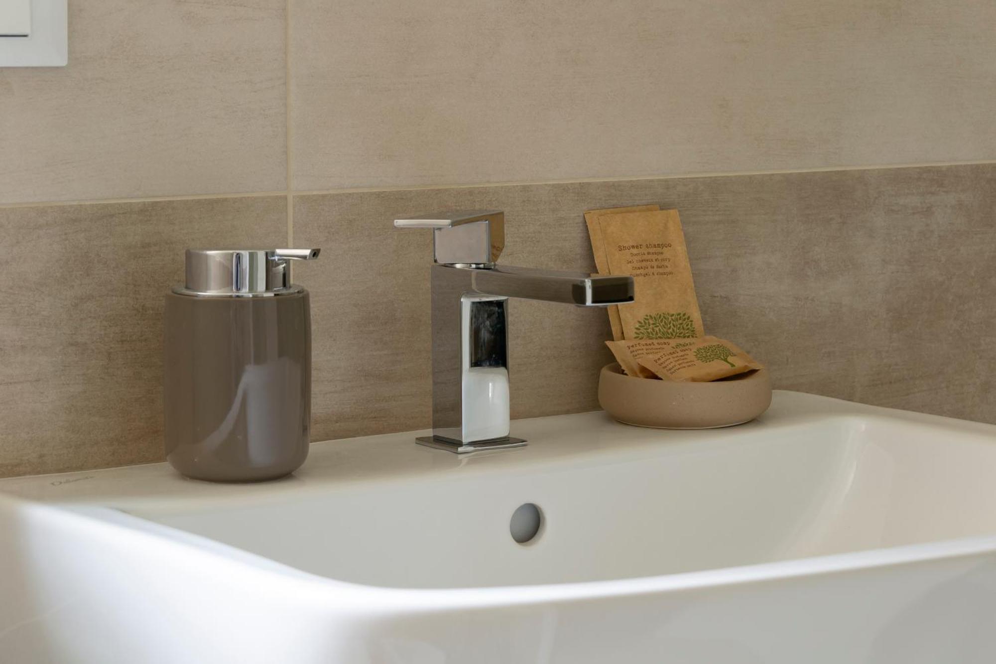Apartment Amos - 5 Minutes From Piazza Maggiore Болоня Екстериор снимка