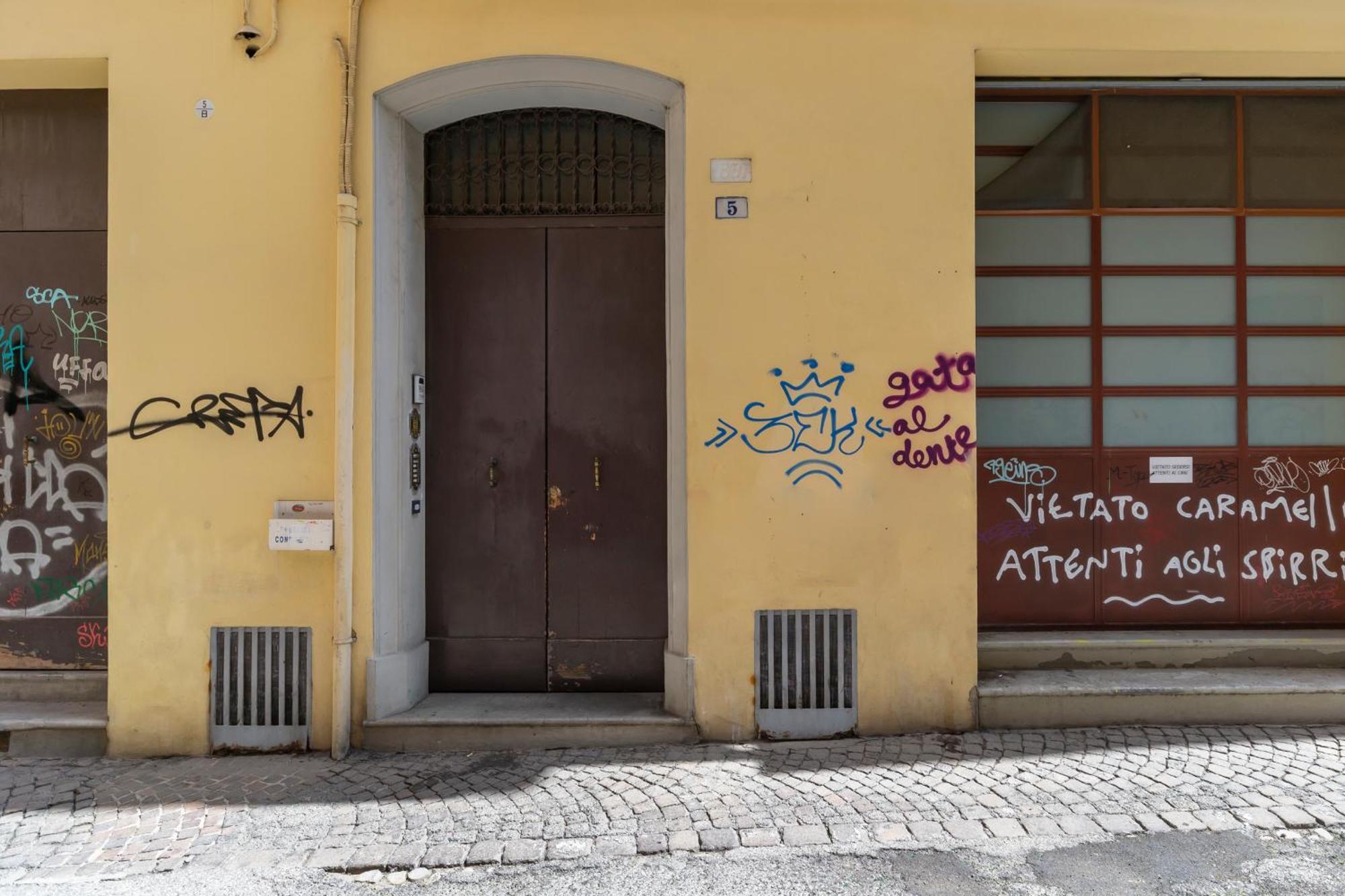 Apartment Amos - 5 Minutes From Piazza Maggiore Болоня Екстериор снимка