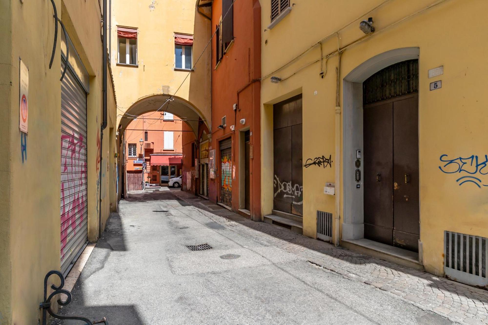 Apartment Amos - 5 Minutes From Piazza Maggiore Болоня Екстериор снимка